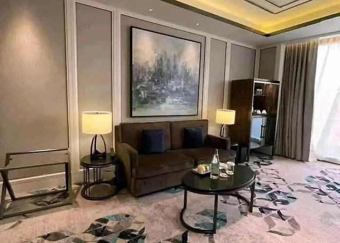 Okura 4* Manila